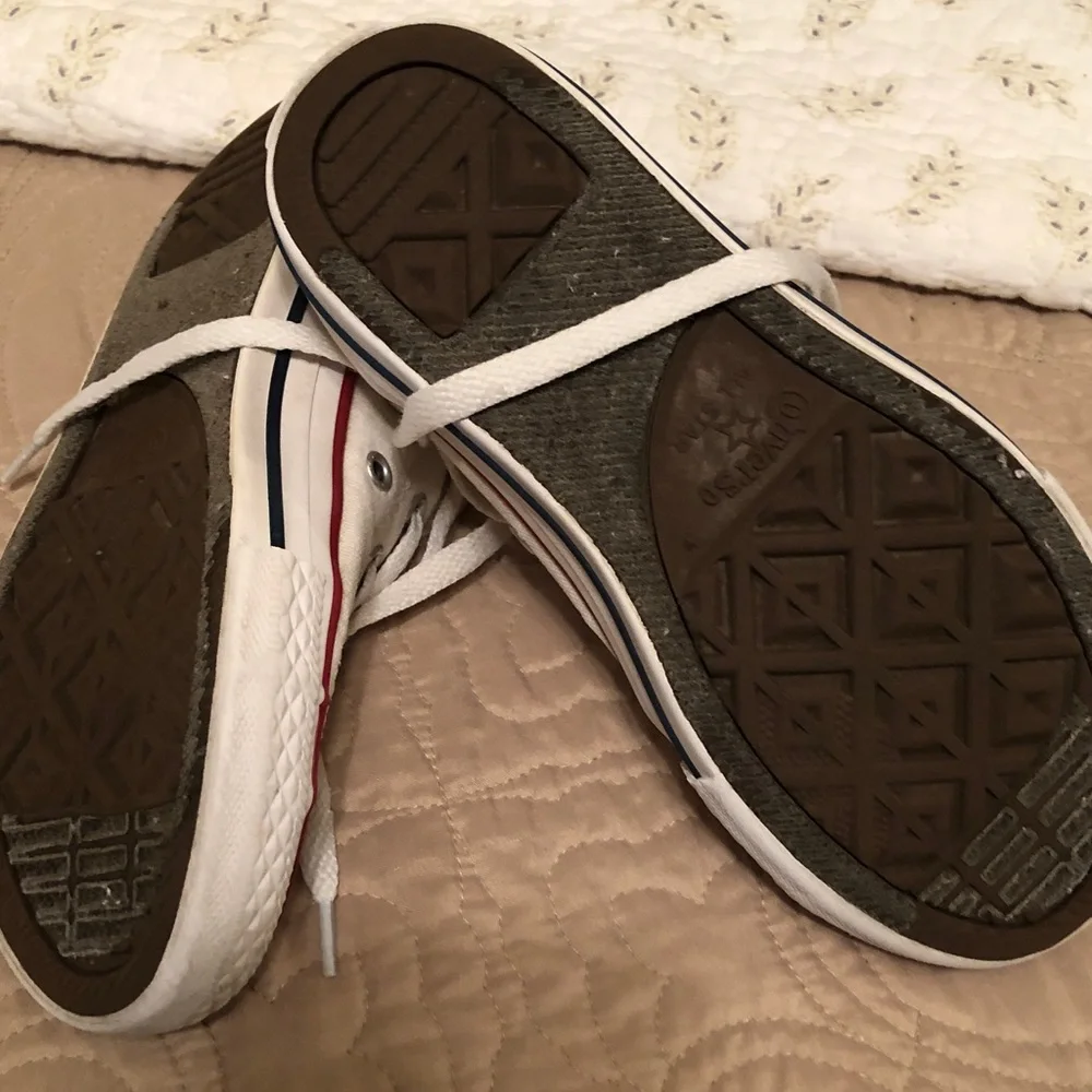 Converse Kids Low-Top Sneakers in White with Red Trim